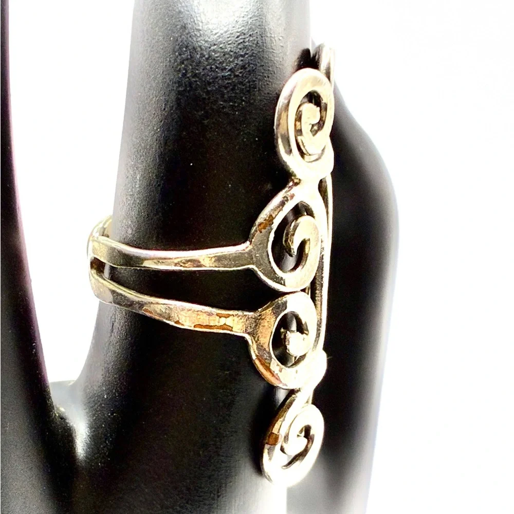 Vintage Filigree Tower Ring, Full Finger Coverage in a Silver Tone Size 6.0